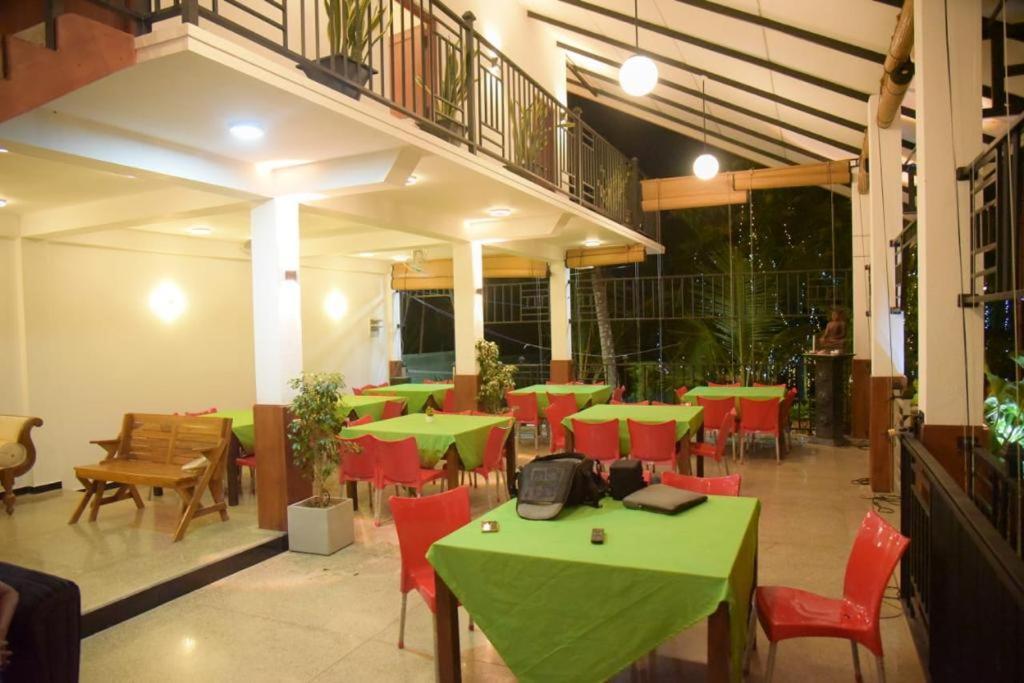 Lotuscool Hotel Kurunegala Exterior foto